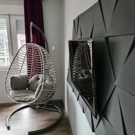 Grey & Sunny Apartment